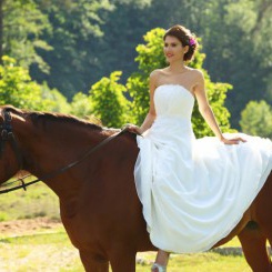 Образ невесты выполнен стилистом Любовь Фасхутиновой